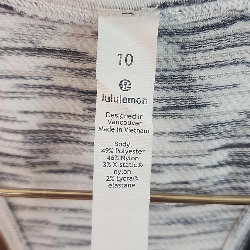 Lululemon Essential Tank Pleated  Size 10 - Picture 3 of 5